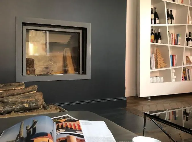 Le Clos De La Pomponnette Oda ve Kahvaltı 4*