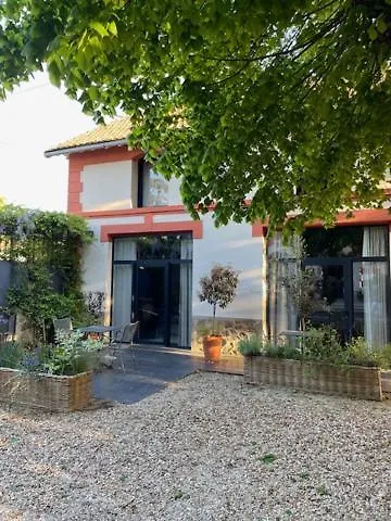 Le Clos De La Pomponnette Bed & Breakfast 4*