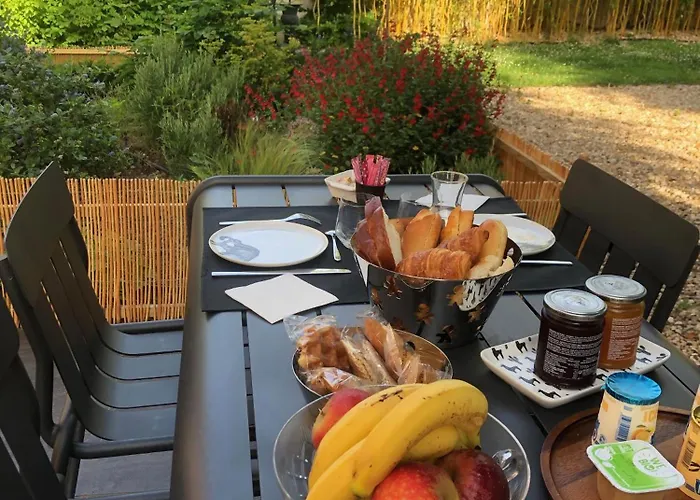 Le Clos De La Pomponnette Bed & Breakfast Pomponne