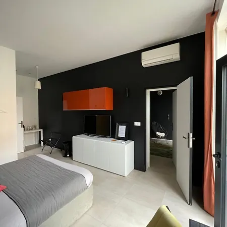 Le Clos De La Pomponnette Bed & Breakfast *